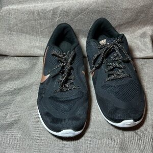 Nike Flex Trg 6 Black & Metallic Gold Training Sneakers Size 7.5